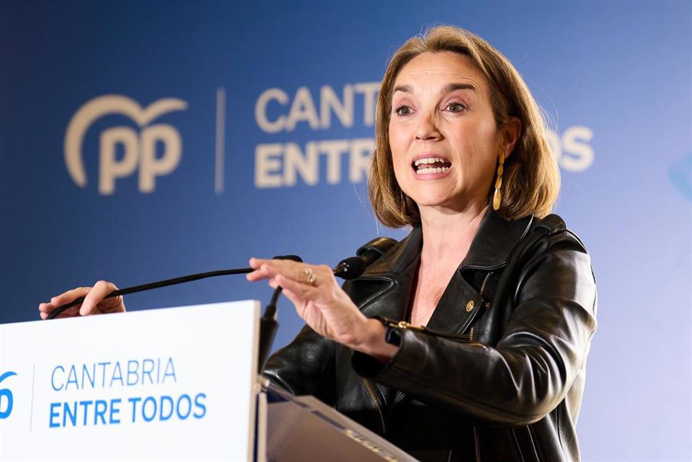 La secretaria general del PP, Cuca Gamarra, interviene durante la clausura del acto de presentación del programa marco municipal para las elecciones del 28 de mayo en Santander