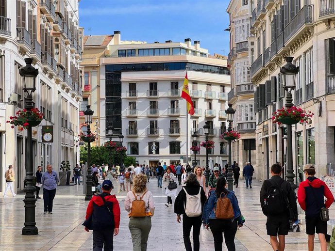 La adquisición incluye 23 apartamentos, desde 59 a 118 metros cuadrados; seis oficinas y un ático frontal a la plaza, con más de 160 metros cuadrados de terraza con jacuzzi y con vistas a la Catedral.