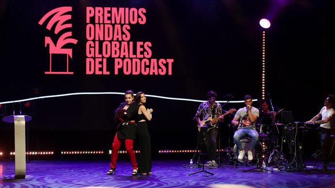 Las cómicas Carolina Iglesias y Victoria Martín en la I edición de los  Premios Ondas Globales del Podcast