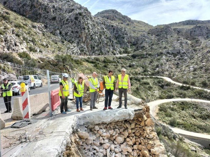 El conseller Iván Sevillano en una reciente visita a la obra de la carretera de Sa Calobra