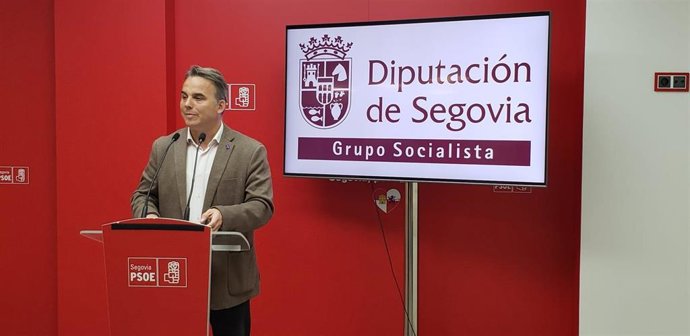 El portavoz del grupo socialista de la Diputación, Máximo San Macario