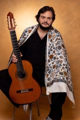 Foto: Brasil.- El guitarrista brasileño Yamandu Costa actuará por primera vez en Cantabria el 3 de mayo