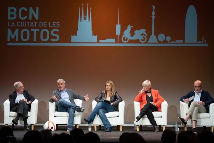Los candidatos a la alcaldía de Barcelona Xavier Trias, Jaume Collboni, Eva Parera, Anna Grau y Daniel Sirera.