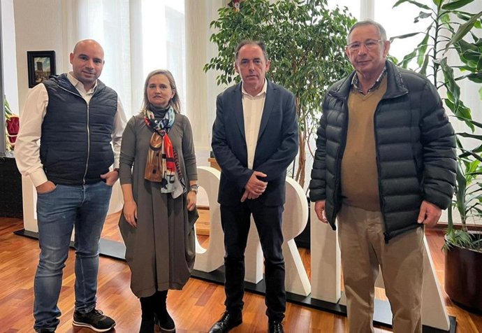 Benito Serrano y representantes de los Grupos de Acción Local.