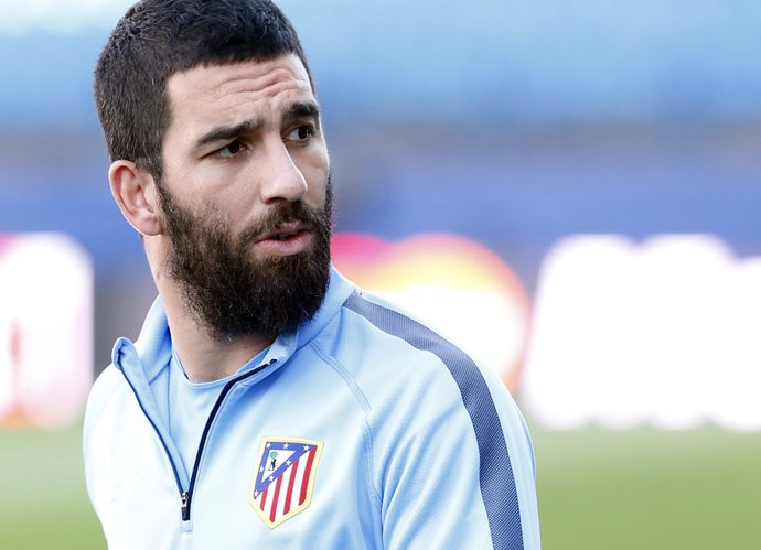 Archivo - Arda Turan, durante un entrenamiento en la Ciudad Deportiva del Atlético de Madrid.