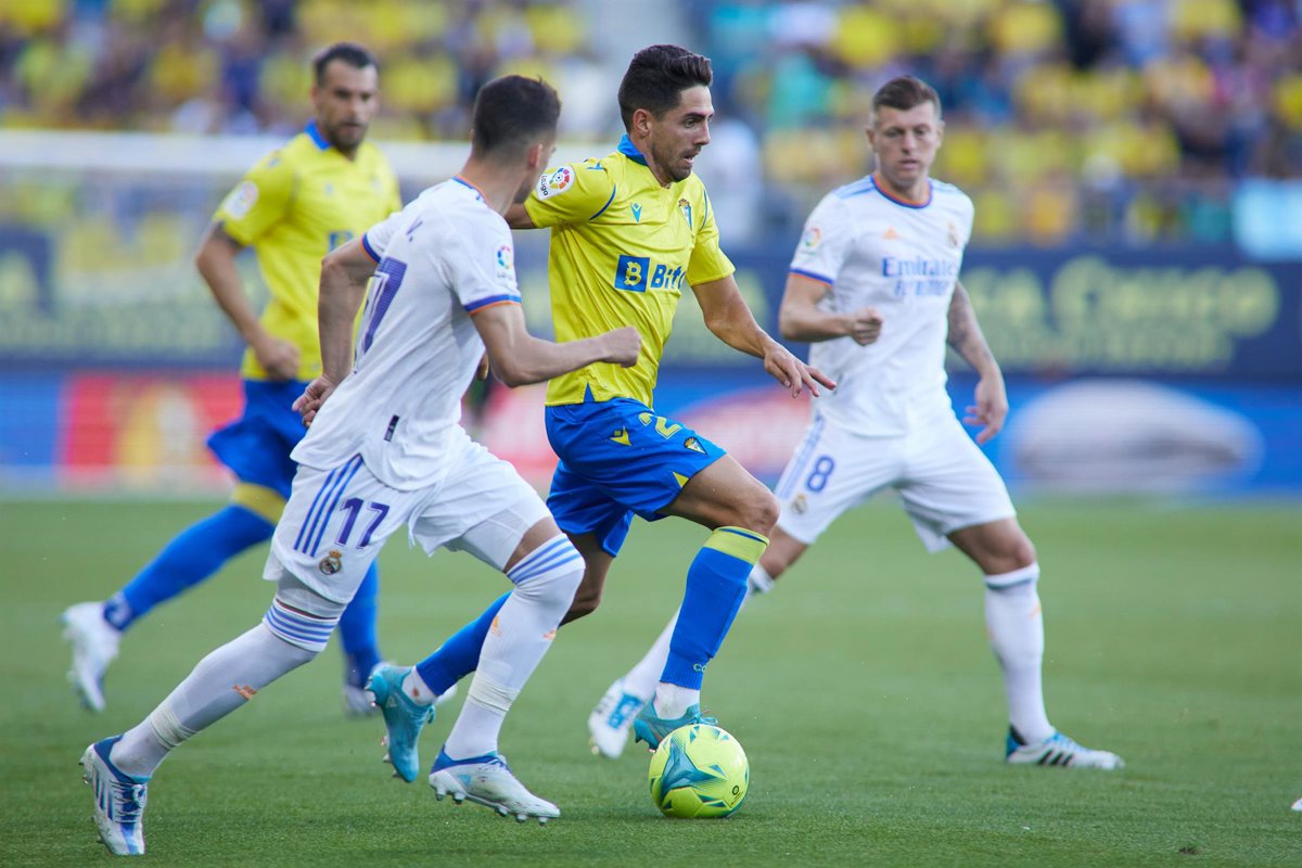 El Real Madrid defiende la segunda plaza mirando al Bridge