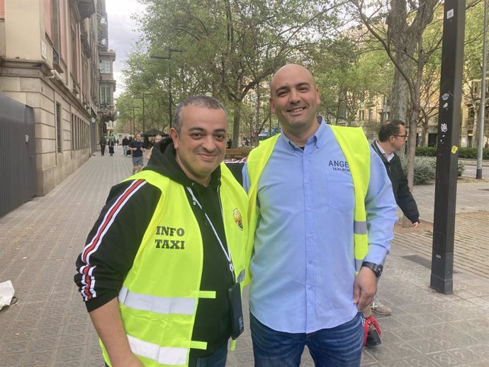 El portavoz de Élite Taxi, Tito Álvarez, y el portavoz de Anget, Munir Ahoui