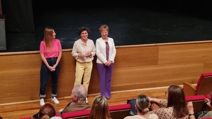 Laura Hojman en una de las proyecciones de su documental 'A todas las mujeres de España. María Lejárraga', organizada por la Diputación de Cádiz