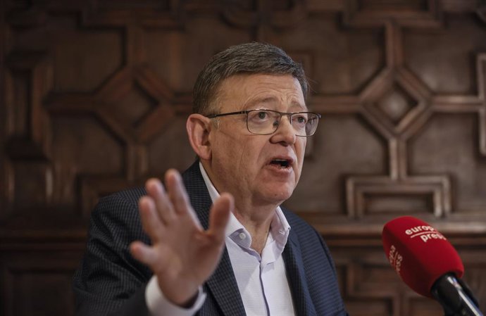 El presidente de la Generalitat valenciana, Ximo Puig, durante una entrevista para Europa Press, a 7 de abril de 2023, en Valencia, Comunidad de Valencia, (España). Joaquín Francisco Puig Ferrer, más conocido como Ximo Puig es un periodista y político