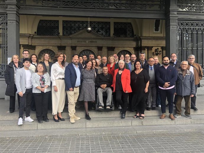 Los miembros de la lista de Cs para las elecciones municipales en Barcelona encabezada por la alcaldable, Anna Grau, antes de un acto del partido.
