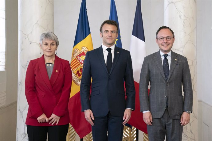 Suñé, Macron y Espot durante su encuentro en el Palacio del Elíseo