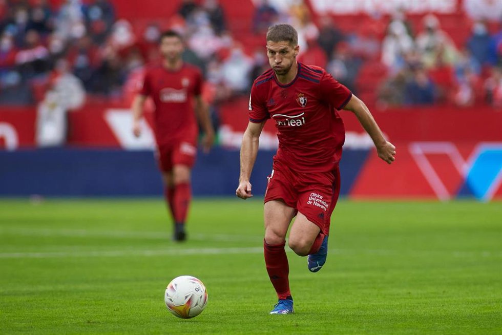 Archivo - Darko Brasanac of Osasuna in action during the spanish league, La Liga Santander, football match played between Sevilla FC and CA Osasuna at Ramon Sanchez-Pizjuan stadium on October 30, 2021, in Sevilla, Spain.