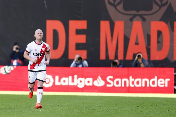 Archivo - Isi Palazon of Rayo Vallecano celebrates a goal during the spanish league, La Liga Santander, football match played between Rayo Vallecano and Cadiz CF at Estadio de Vallecas on October 22, 2022, in Madrid, Spain.