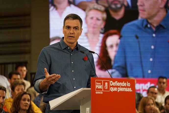 El secretario general del PSOE y presidente del Gobierno, Pedro Sánchez, interviene durante un acto del PSOE, en el Palacio de Congresos, a 13 de abril de 2023, en Cáceres, Extremadura (España). (Foto de archivo).