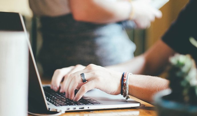 Detenido un 'groomer' por acosar sexualmente a una niña de ocho años a través de juegos online en Zaragoza.