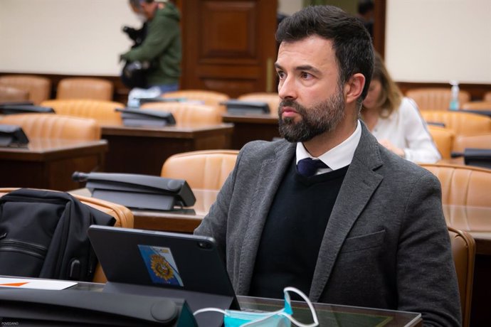 Archivo - EL diputado de Ciudadanos Pablo Cambronero durante la comparecencia del ministro del Interior, Fernando Grande-Marlaska, para dar cuenta de la gestión de su departamento en la crisis del coronavirus y tras la polémica suscitada por las declara