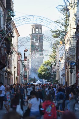 Archivo - Imagen de archivo de la calle de La Carrera durante la celebración de la Noche en Blanco de La Laguna
