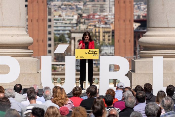 La secretaria general adjunta y portavoz de ERC, Marta Vilalta, durante su intervención en la 'Festa de la República' de ERC en Barcelona.