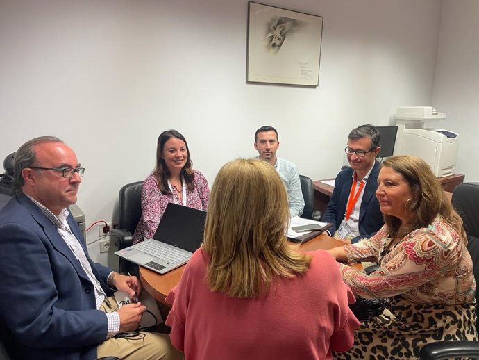 La consejera Carmen Crespo recibe el estudio de la Universidad de Córdoba sobre la PAC