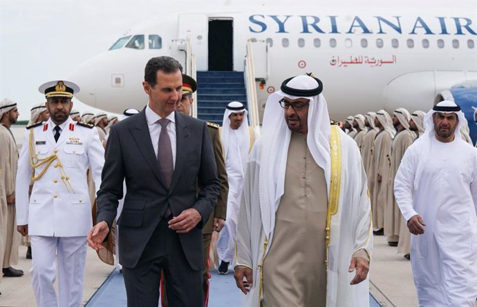 El presidente de Siria, Bashar al Assad, y su homólogo de Emiratos, Mohamed bin Zayed al Nayan 