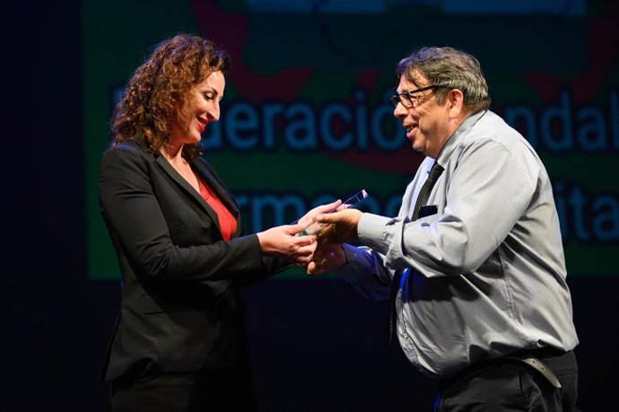 María del Mar Vázquez recibe el nombramiento de Comadre de Honor del Pueblo Gitano