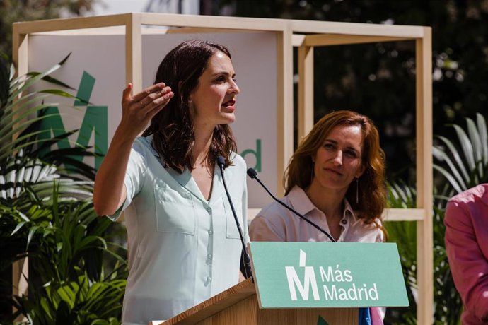 (I-D) La candidata de Más Madrid a la Alcaldía, Rita Maestre y la portavoz de Más Madrid en la Asamblea, Mónica García, durante un acto de Más Madrid, en la Plaza de Chueca