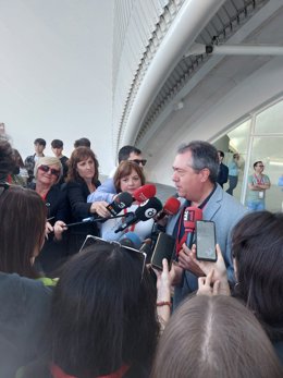 El secretario general del PSOE Andalucía, Juan Espadas, en la Conferencia Municipal en Valencia