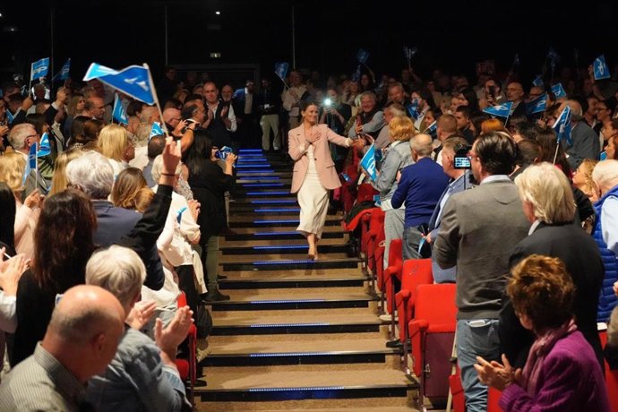 La presidenta del PP de Baleares, Marga Prohens, al inicio del acto.