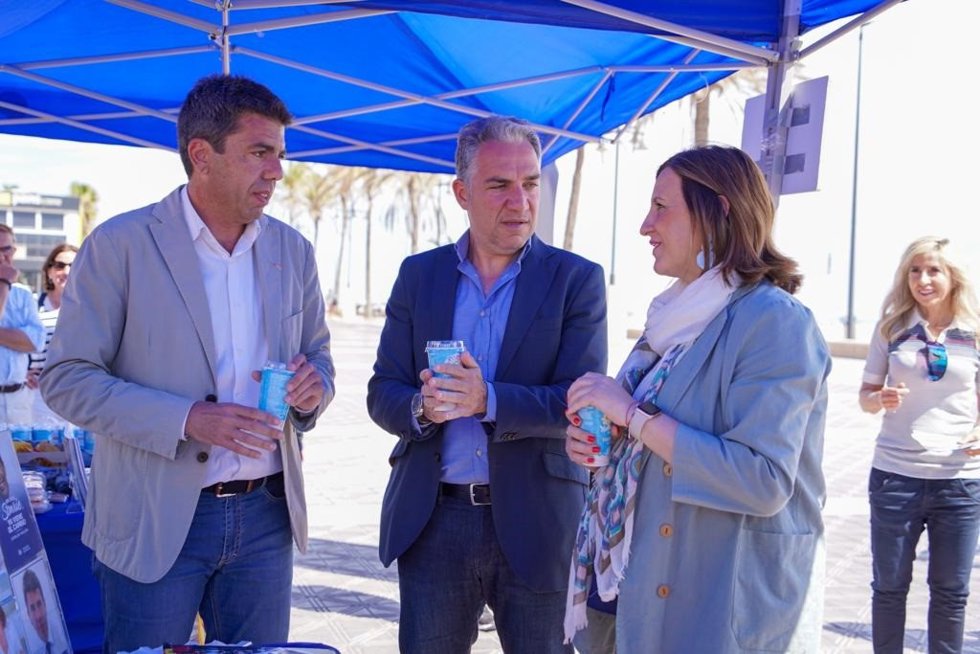 El coordinador general del PP, Elías Bendodo, el presidente del PPCV, Carlos Mazón, y la canditata a la Alcaldía de Valncia, M José Catalá, este sábado en Valncia