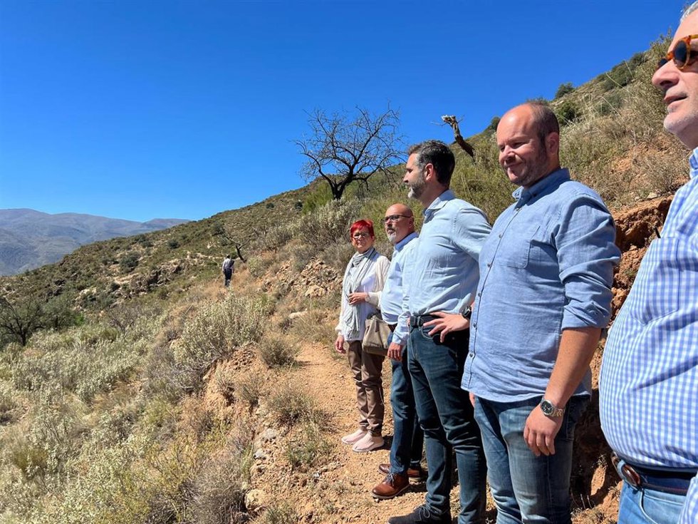 Fernández-Pacheco en su visita al municipio de Beires (Almería)