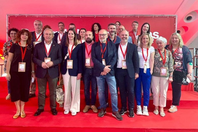Representación del PSdeG en la sesión de la mañana de este sábado en la convención del PSOE en Valencia. El secretario de Organización, José Manuel Lage Tuñas, a la cabeza