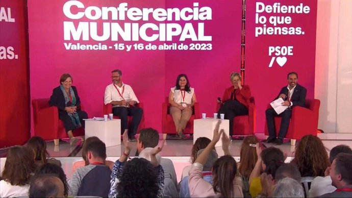 El candidato socialista a la Alcaldía de Málaga, Daniel Pérez, en la Convención Municipal del PSOE organizada en Valencia