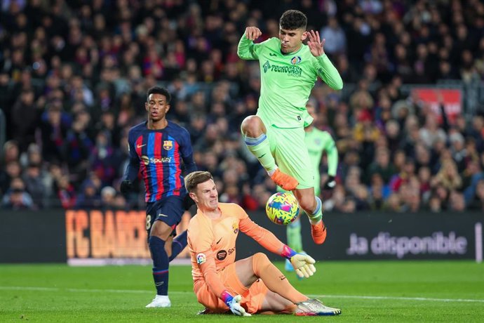 Archivo - 22 January 2023, Spain, Barcelona: Getafe's Carles Alena in action during the Spanish Primera Divison soccer match between FC Barcelona and Getafe CF at Spotify Camp Nou in Barcelona. Photo: David Ramirez/DAX via ZUMA Press Wire/dpa