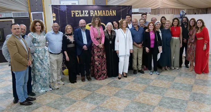 Miembros del PSOE de Melilla en un acto de Ramadán en Melilla