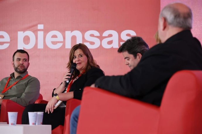 La alcaldesa de Segovia, Clara Martín, participa en un Banco de Buenas Prácticas de la Conferencia Municipal del PSOE