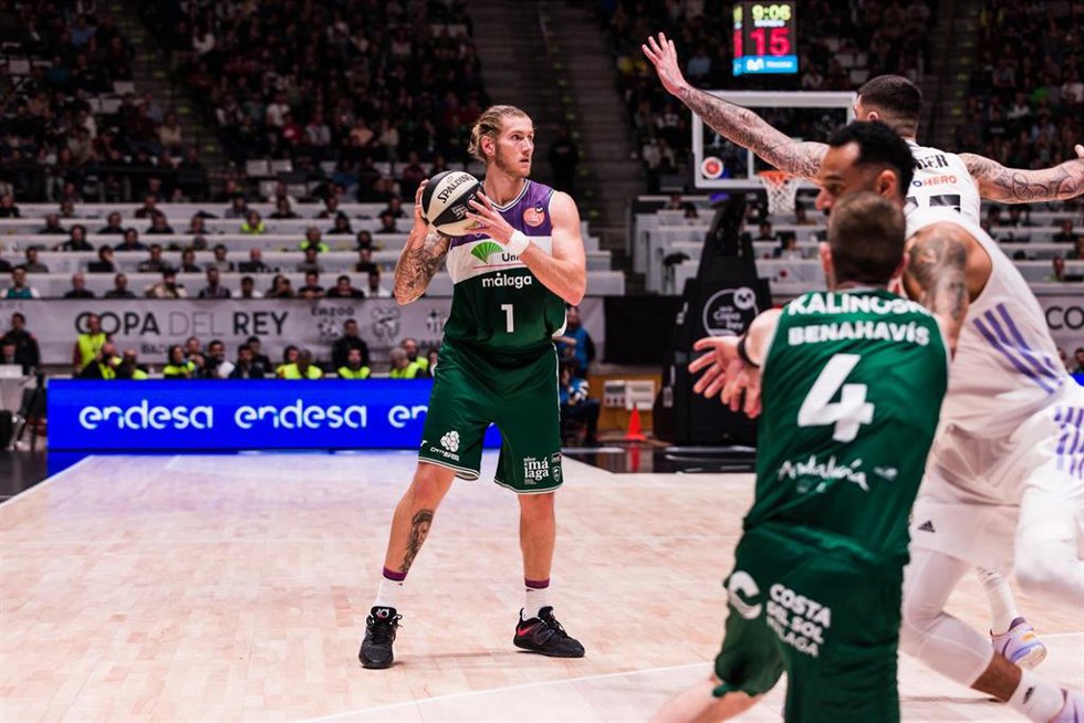 Archivo - Dylan Osetkowski of Unicaja in action during the ACB Copa del Rey Badalona '23 Semi Final match between Real Madrid and Unicaja at Palau Olimpic de Badalona on February 18, 2023 in Badalona, Barcelona, Spain.