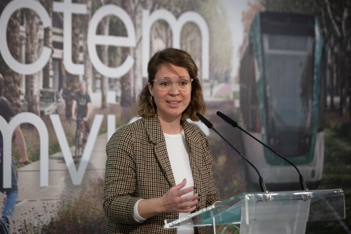 Archivo - La teniente de alcalde de Ecología, Urbanismo, Infraestructuras y Movilidad de Barcelona, Janet Sanz