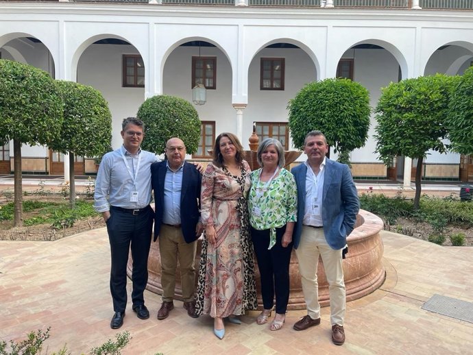 Encuentro entre la consejera de Agricultura, Pesca, Agua y Desarrollo Rural, Carmen Crespo, y la Federación Nacional de Pesca Artesanal (Fenapa)