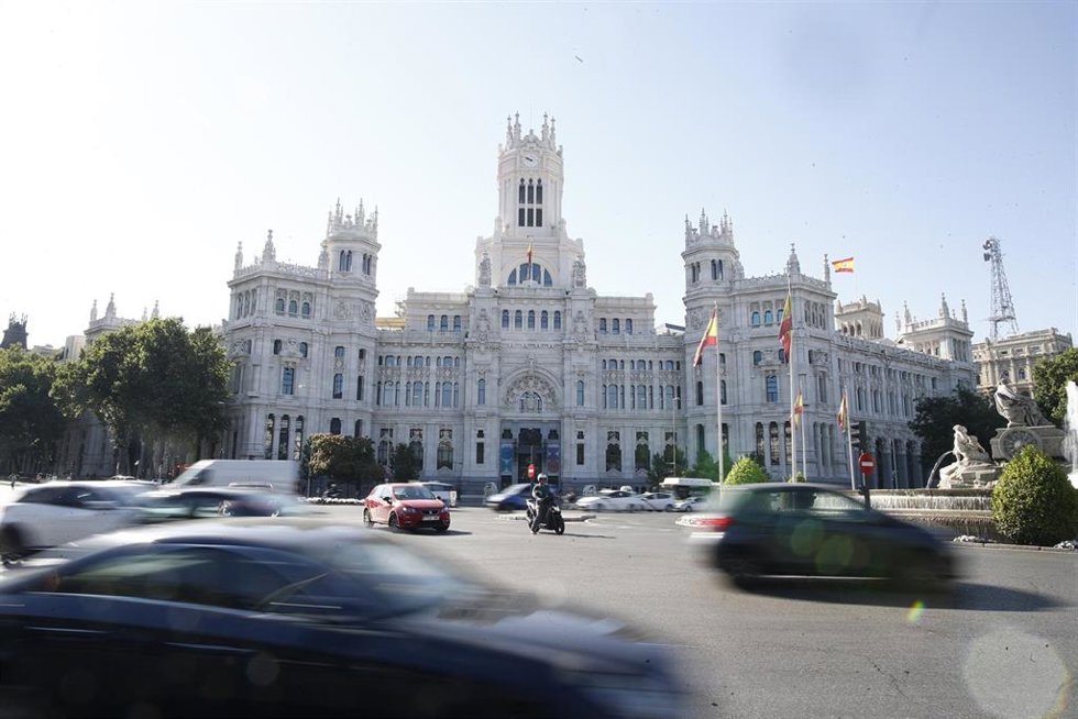 Archivo - Palacio de Cibeles, sede del Ayuntamiento de Madrid. A la derecha de la imagen, la Fuente de Cibeles.