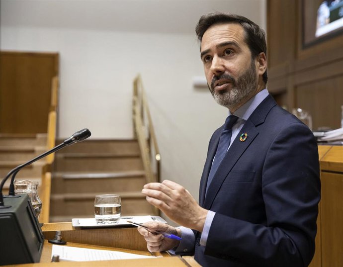 Archivo - El consejero de Turismo, Comercio y Consumo, Javier Hurtado