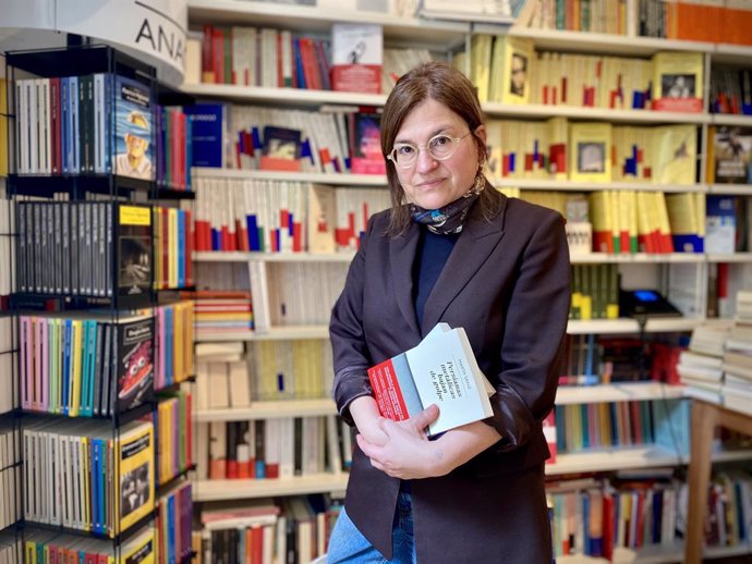 La directora editorial d'Anagrama, Silvia Sesé, posa per a Europa Press a Barcelona