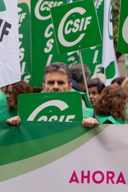 Archivo - Concentración a las puertas de la delegación del gobierno a 23 de noviembre de 2022, en Sevilla Andalucía, España.