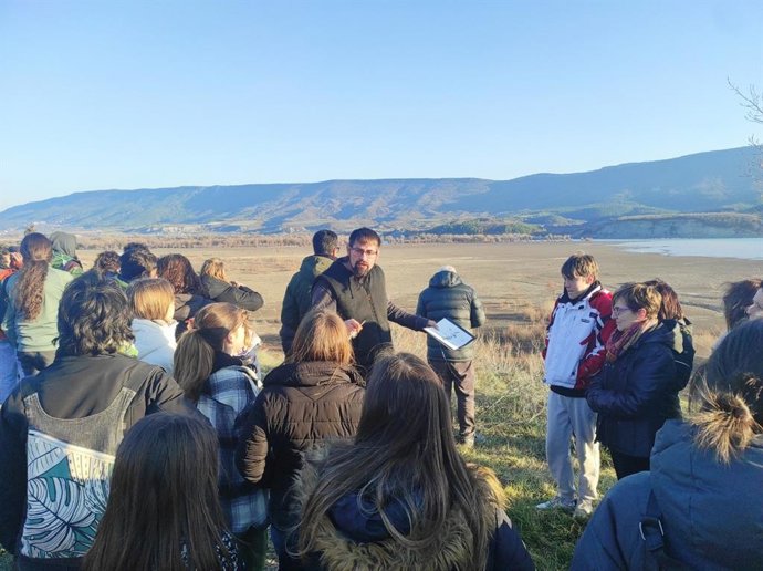Una actividad de educación ambiental de observación de Grullas de Caminando Amónico, Javier López
