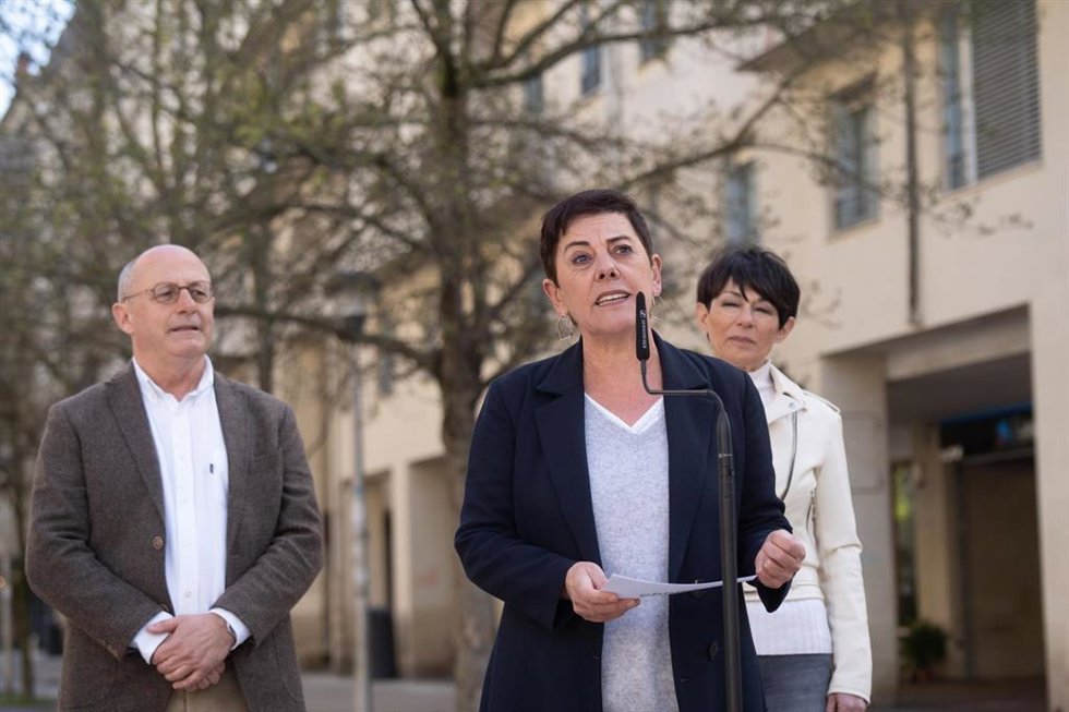 La portavoz de EH Bildu en el Congreso, Mertxe Aizpurua, junto a los candidatos Juan Karlos Izagirre y Maddalen Iriarte