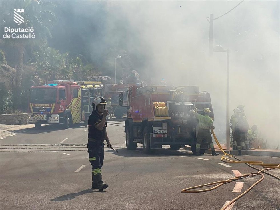 Trabajo de los bomberos en Oropesa