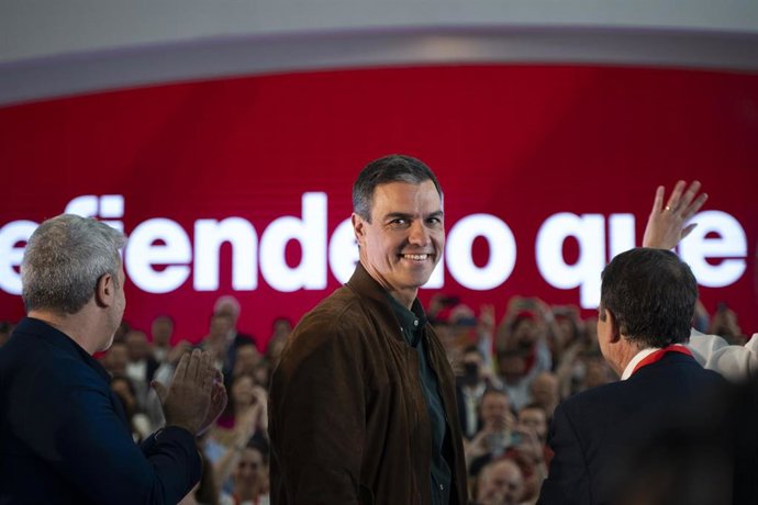 El secretario general del PSOE y presidente del Gobierno, Pedro Sánchez, asiste a la clausura de la Conferencia Municipal del PSOE, en la Ciudad de las Artes y las Ciencias, a 16 de abril de 2023, en Valencia, Comunidad Valenciana (España).