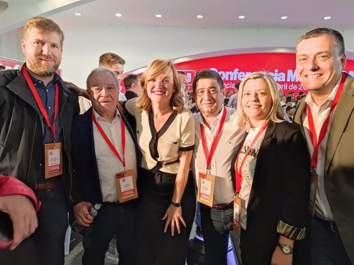 Delegación de la Federación Altoaragonesa del PSOE, junto a Pilar Alegría.