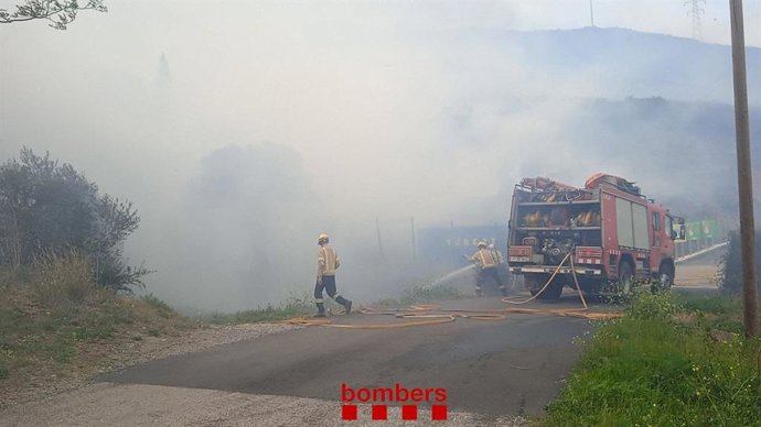 Imatge del foc forestal entre els municipis francesos de Cervera i Banyuls de la Marenda