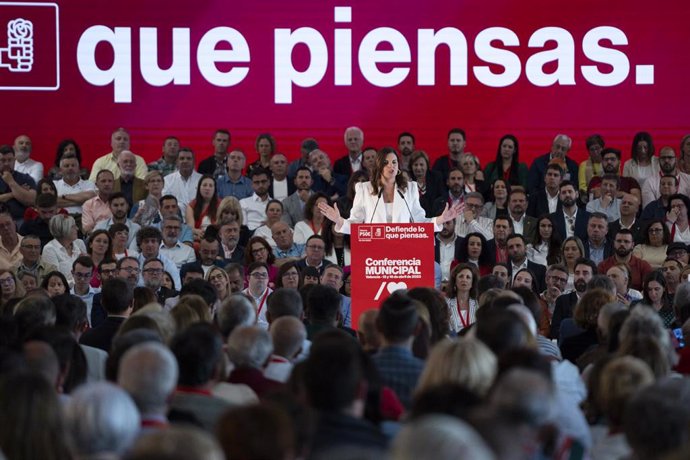 La candidata del PSPV al Ayuntamiento de Valencia y actual vicealcaldesa, Sandra Gómez, interviene durante la clausura de la Conferencia Municipal del PSOE