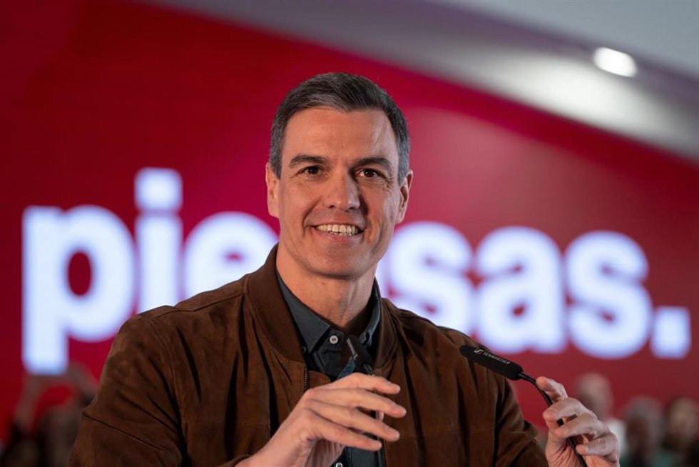 El secretario general del PSOE y presidente del Gobierno, Pedro Sánchez, interviene en la clausura de la Conferencia Municipal del PSOE, en la Ciudad de las Artes y las Ciencias, a 16 de abril de 2023, en Valencia, Comunidad Valenciana (España).